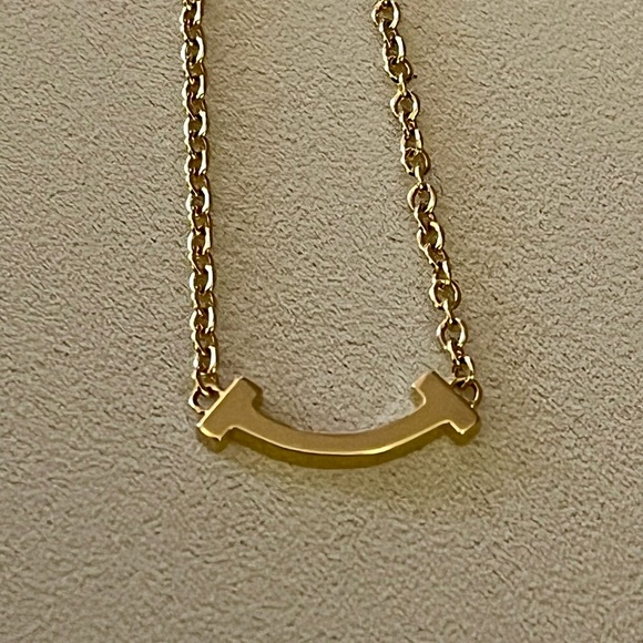 Authentic Tiffany & Co Gold Mini Smile Bracelet - Picture 3 of 7